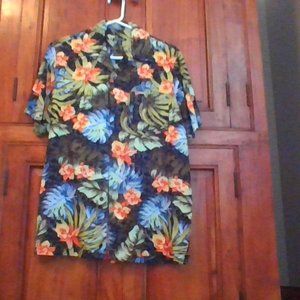 Men's casual shirt.